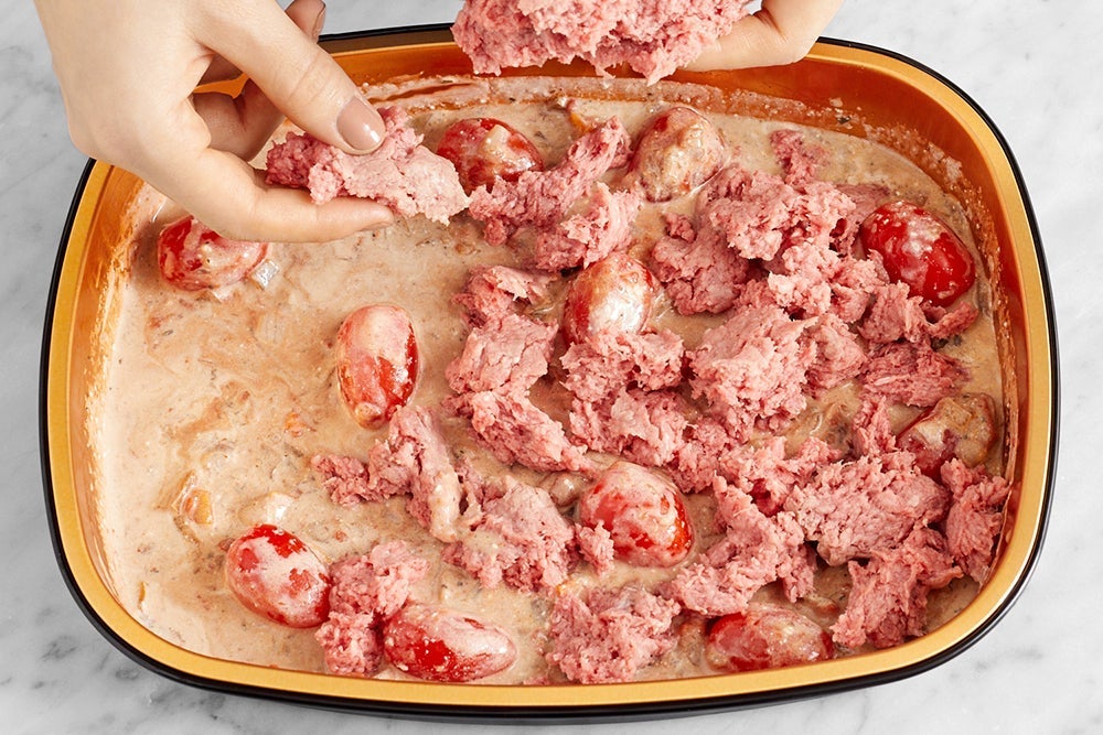 recipe-step-image-Add the beef & start the tray}