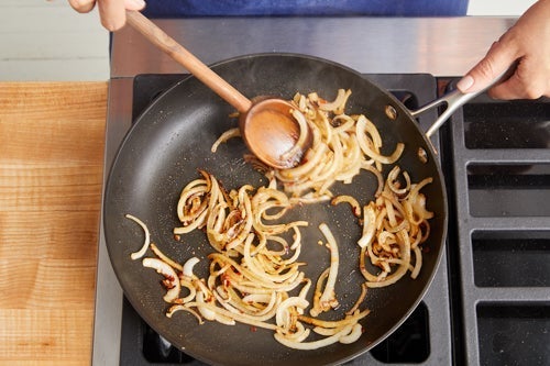recipe-step-image-Caramelize the onion}