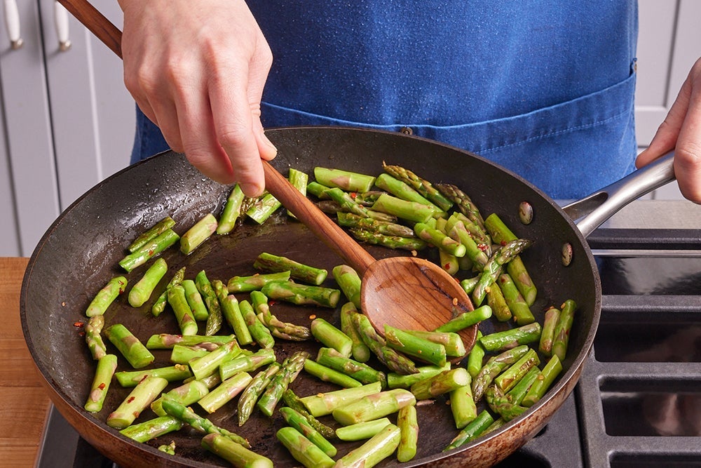 recipe-step-image-Cook the asparagus}