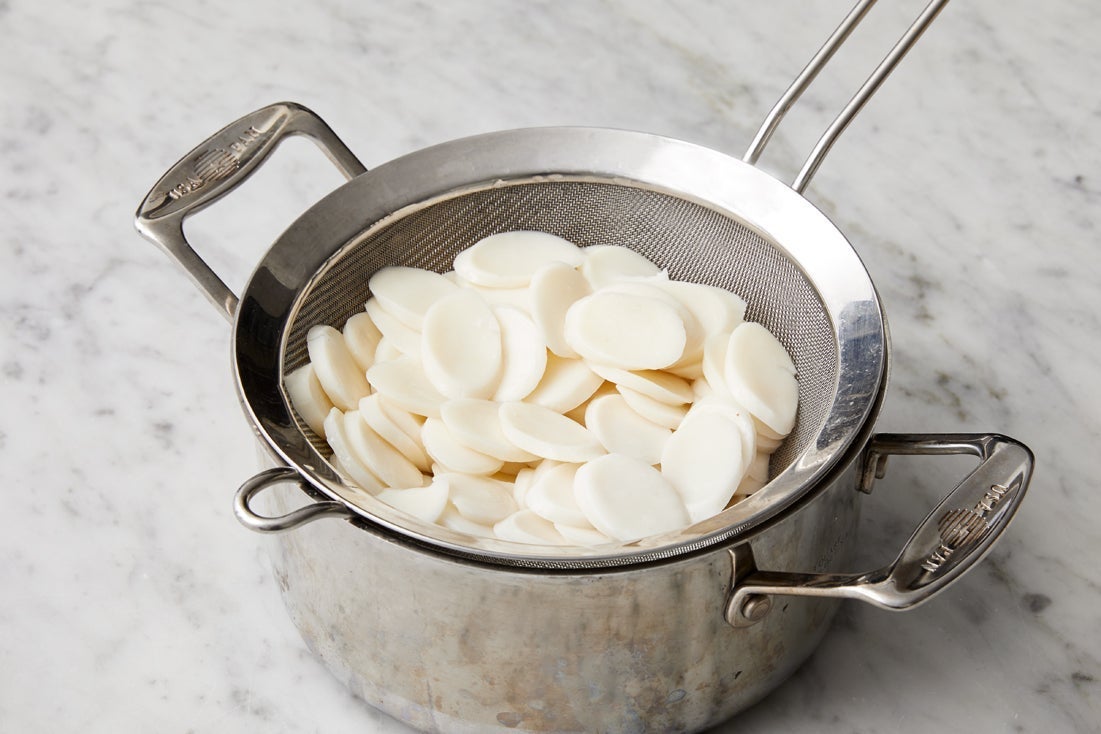 recipe-step-image-Cook the rice cakes}