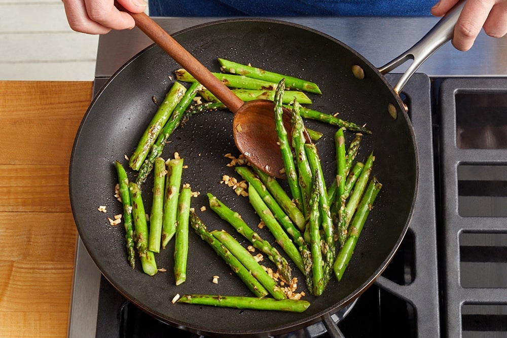 recipe-step-image-Cook the asparagus}