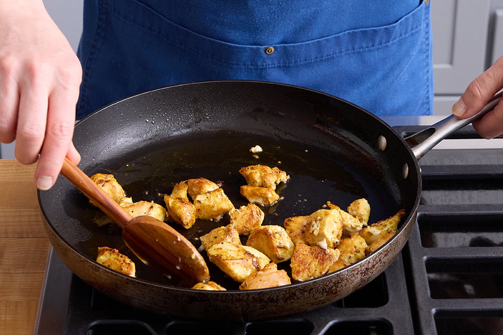 recipe-step-image-Cook the chicken}