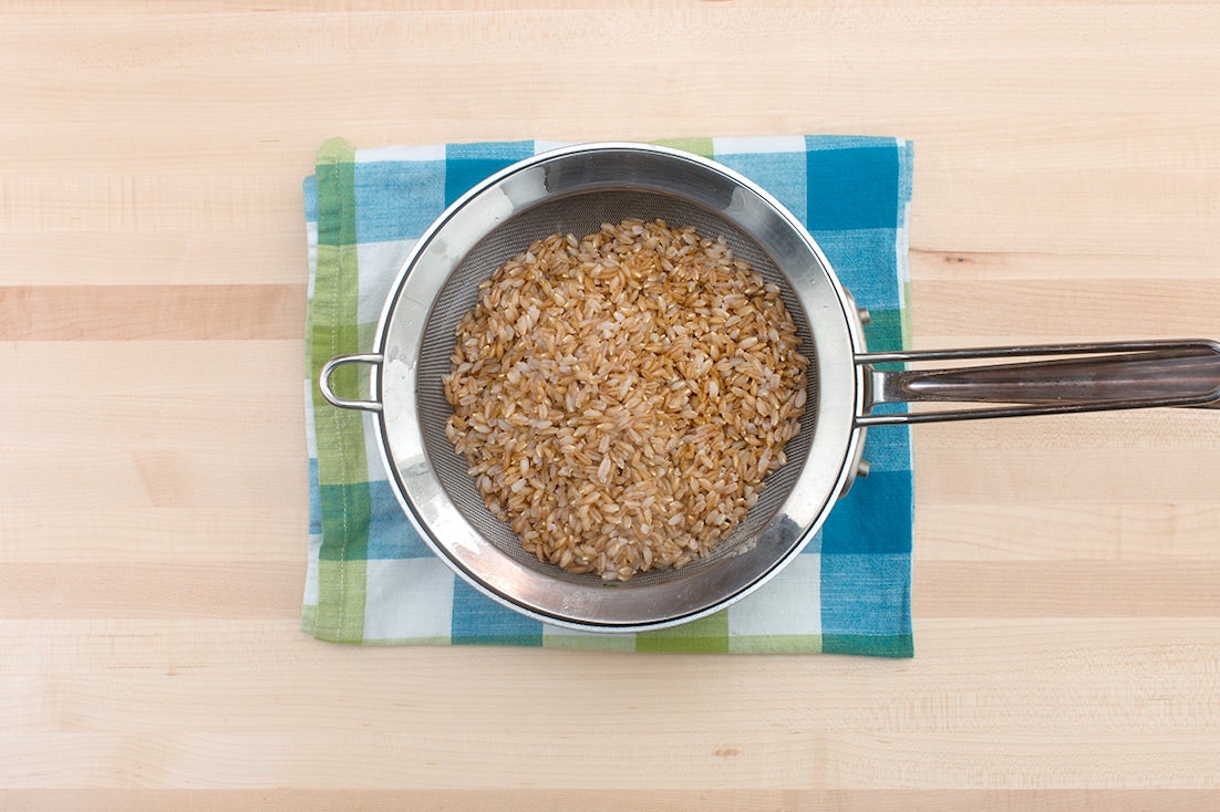 recipe-step-image-Cook the farro:}