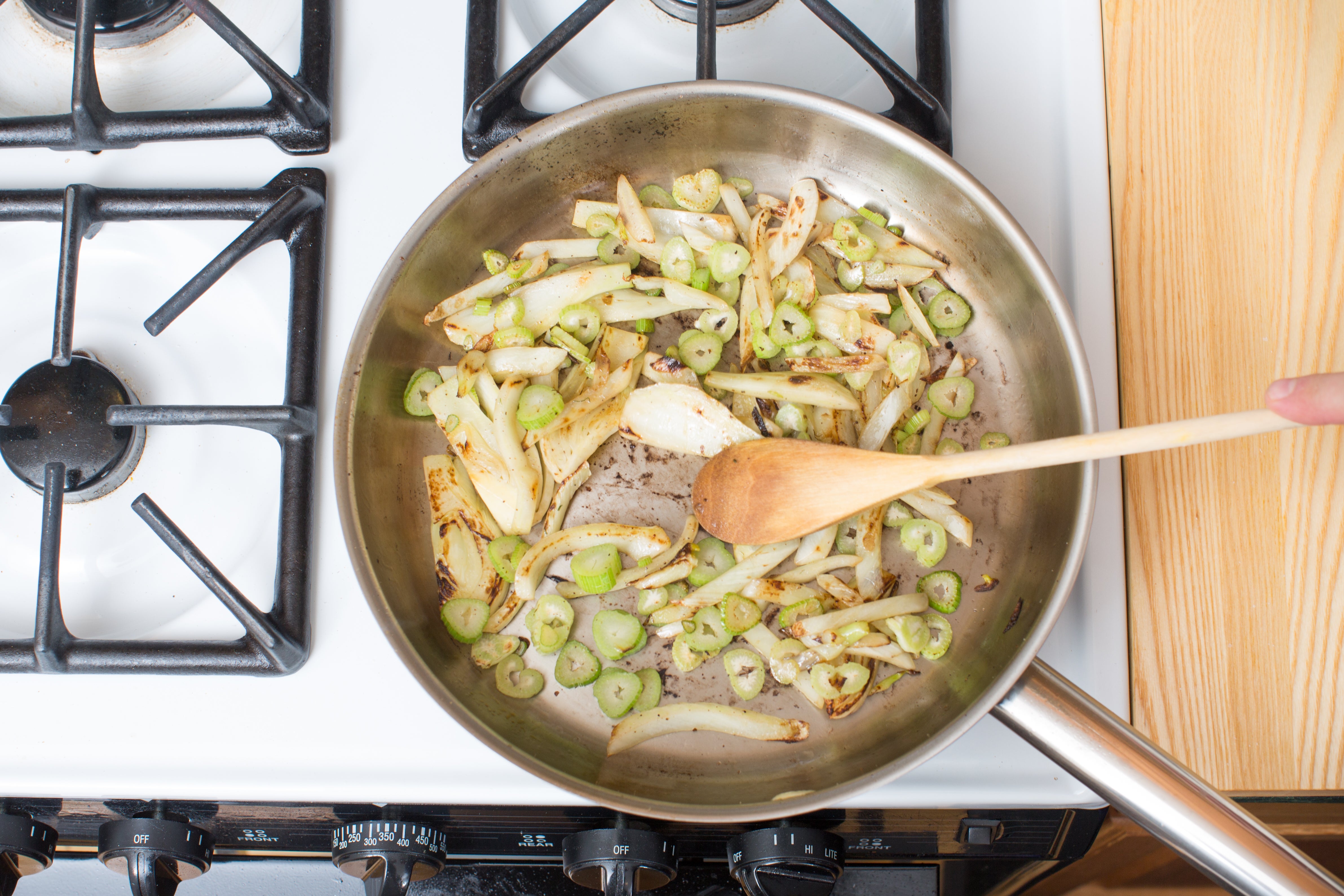 recipe-step-image-Caramelize the fennel:}