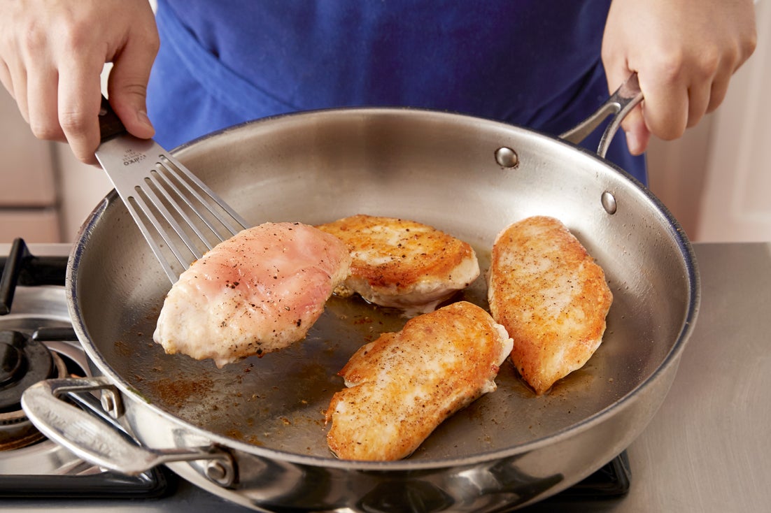 recipe-step-image-Cook the chicken:}