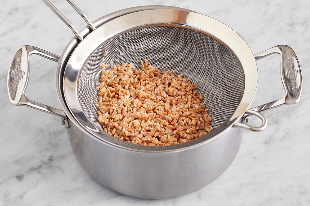 recipe-step-image-Cook the farro }