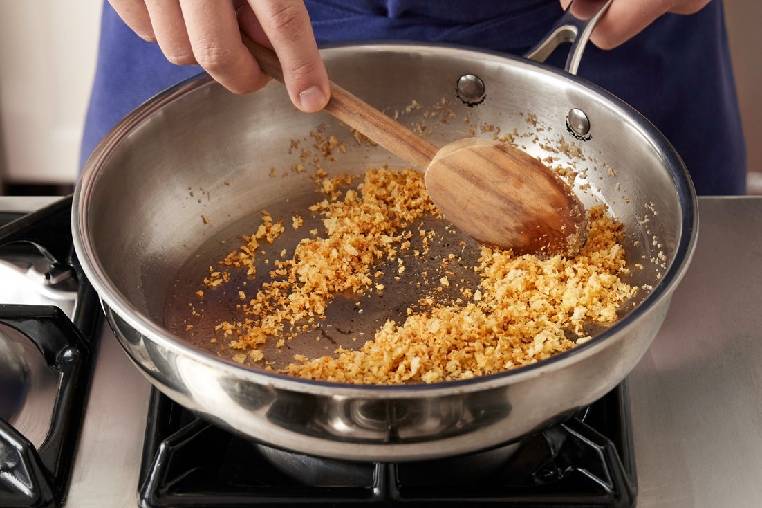 recipe-step-image-Make the garlic breadcrumbs:}