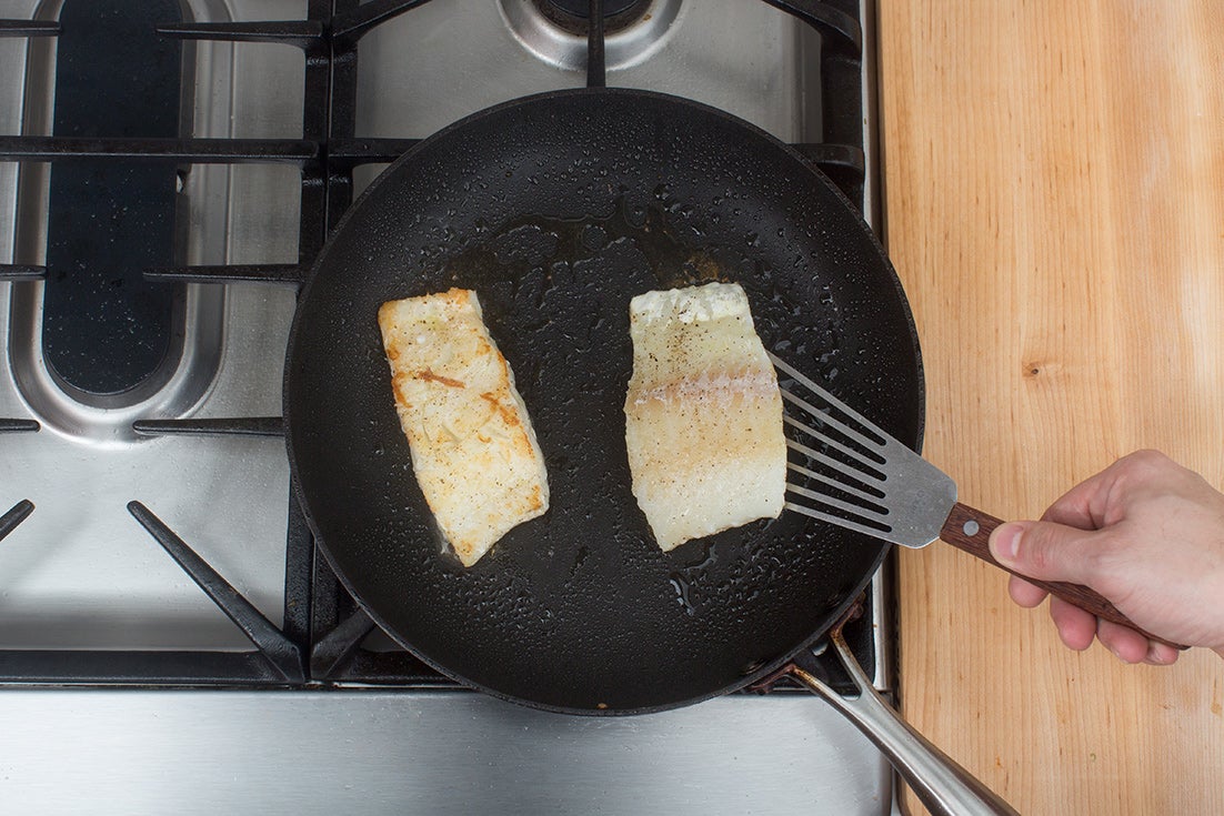 recipe-step-image-Cook & flake the cod: }