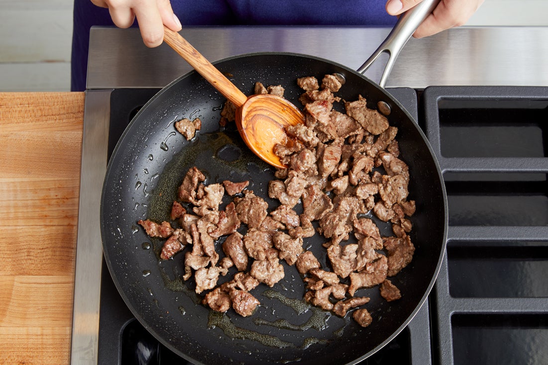 recipe-step-image-Cook the beef:}