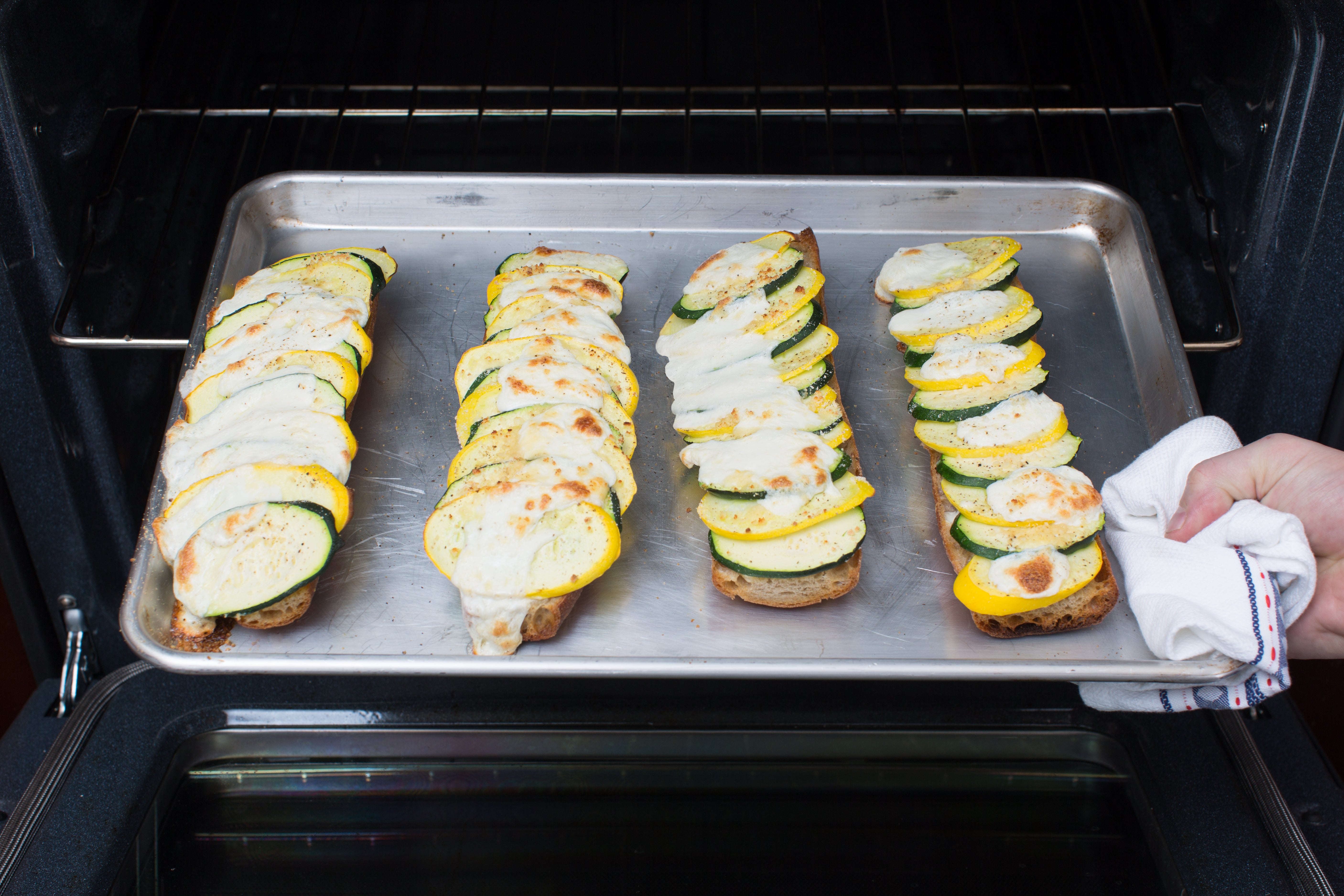 recipe-step-image-Bake the pizzas:}
