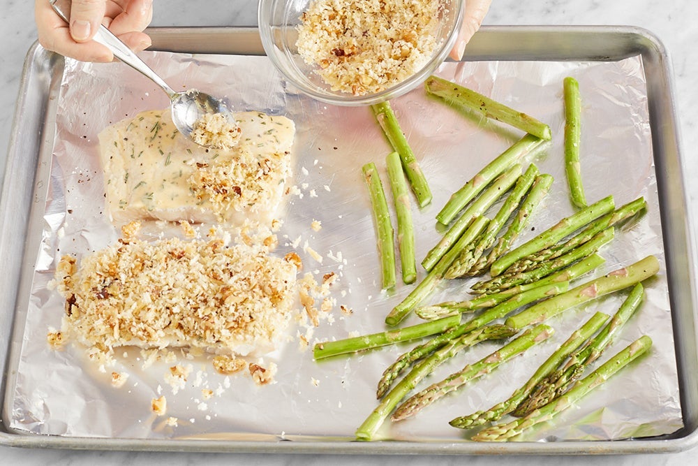 recipe-step-image-Roast the fish & asparagus}