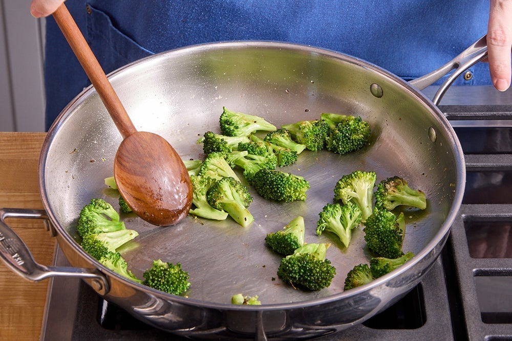 recipe-step-image-Cook the broccoli}