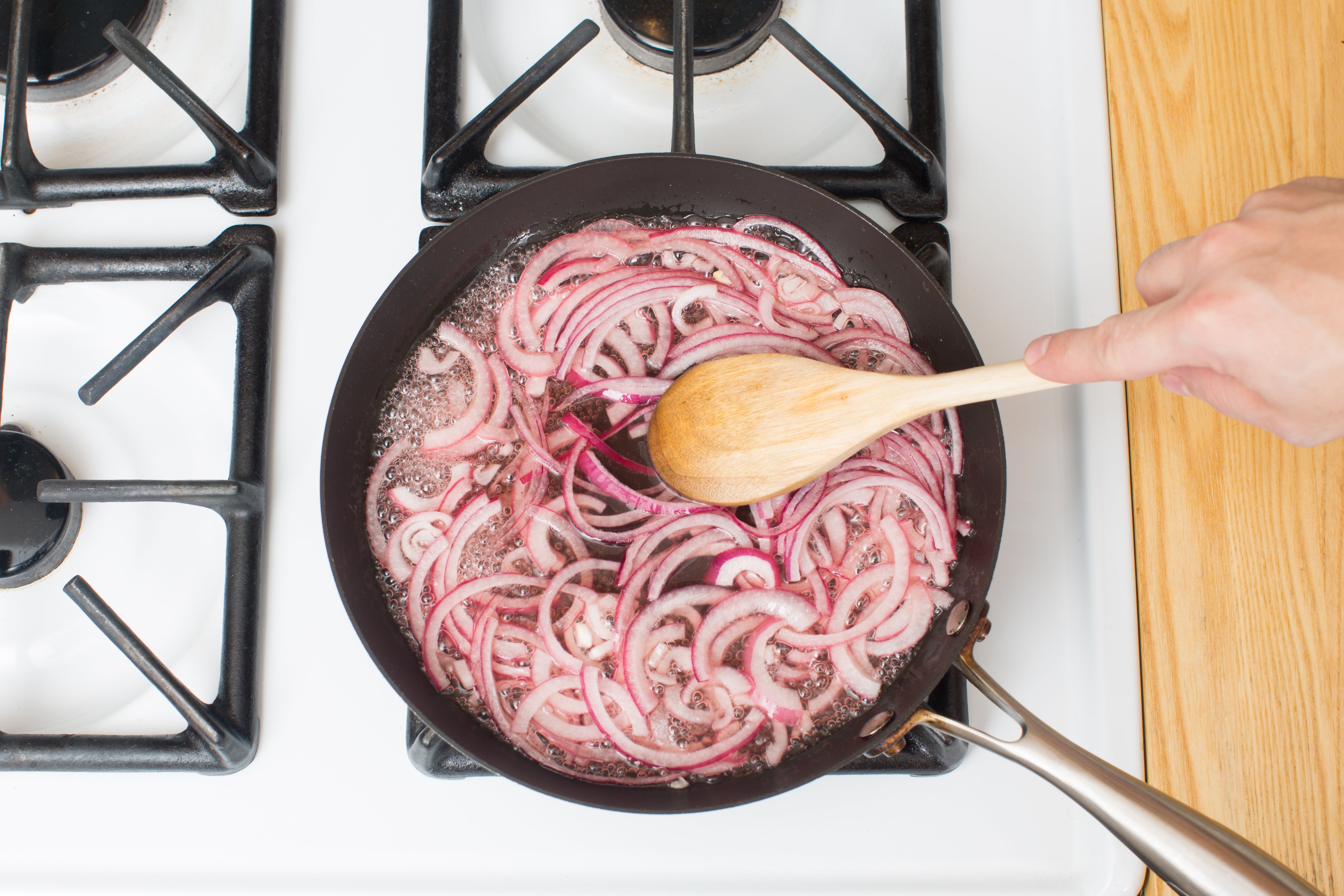 recipe-step-image-Pickle the onion:}