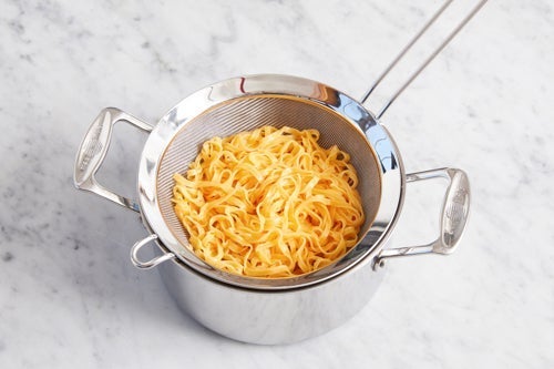 recipe-step-image-Cook the noodles}