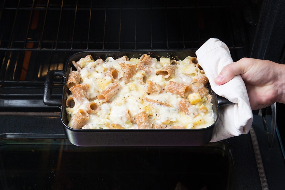 recipe-step-image-Assemble & bake the pasta:}