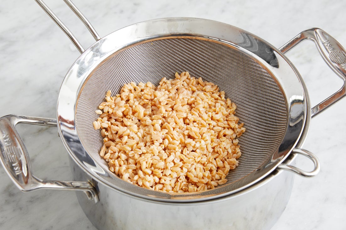 recipe-step-image-Cook the farro}