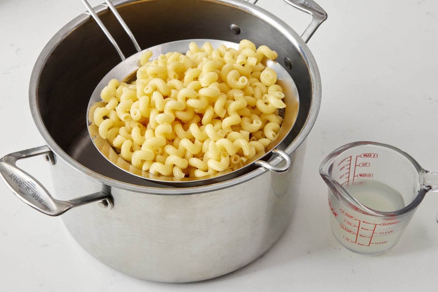 recipe-step-image-Cook the pasta}