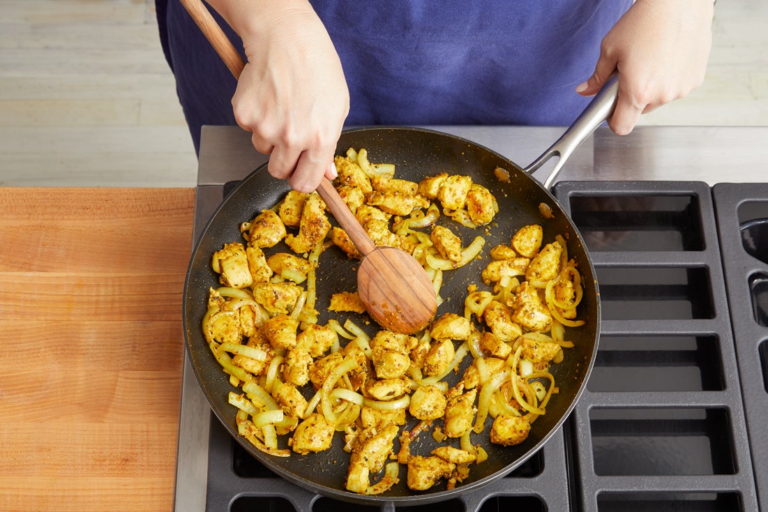 recipe-step-image-Start the stir-fry:}