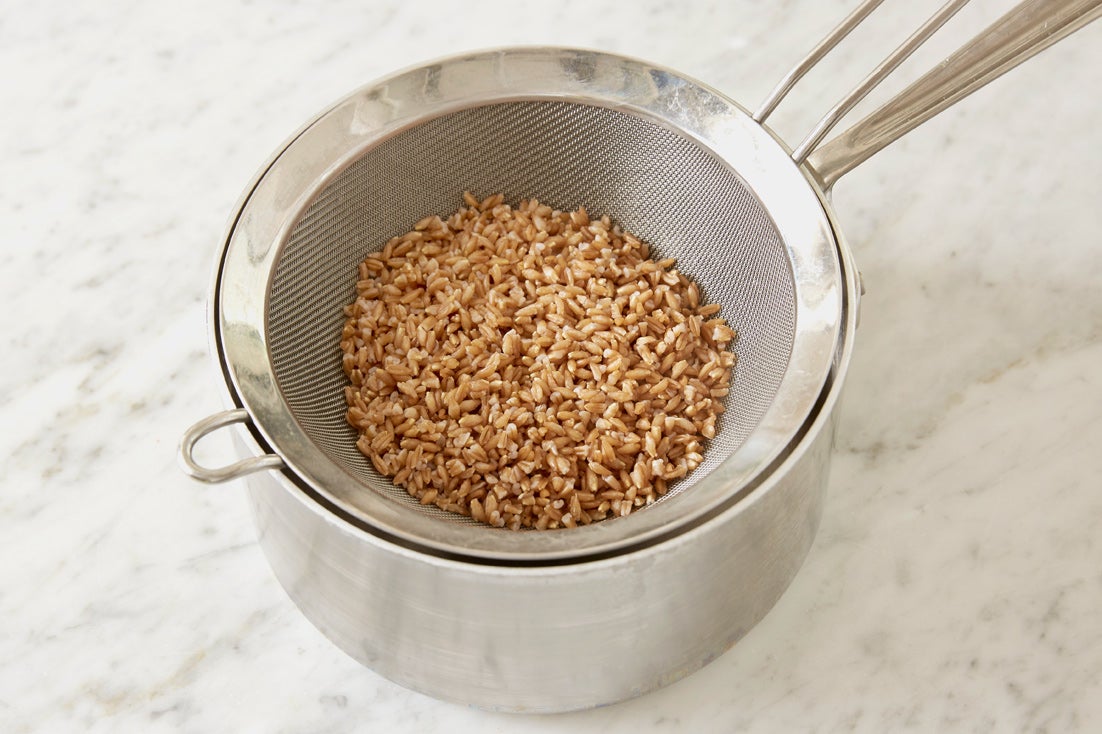 recipe-step-image-Cook the farro:}