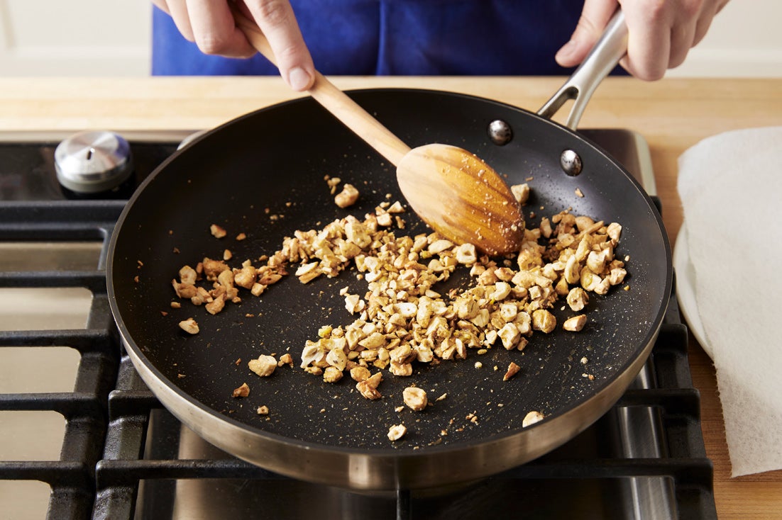 recipe-step-image-Make the ginger cashews:}