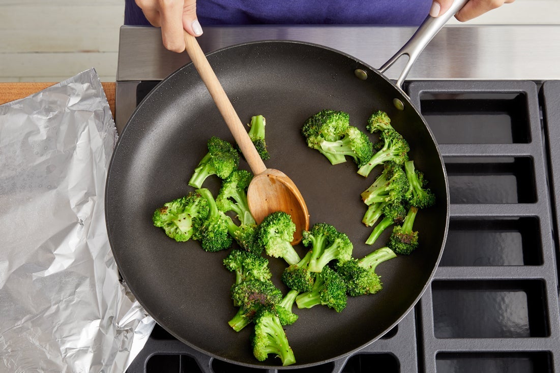 recipe-step-image-Cook the broccoli}