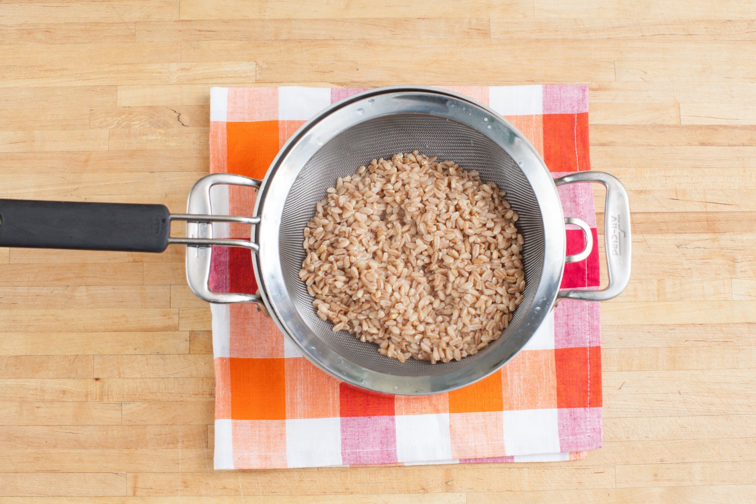 recipe-step-image-Cook the farro:}