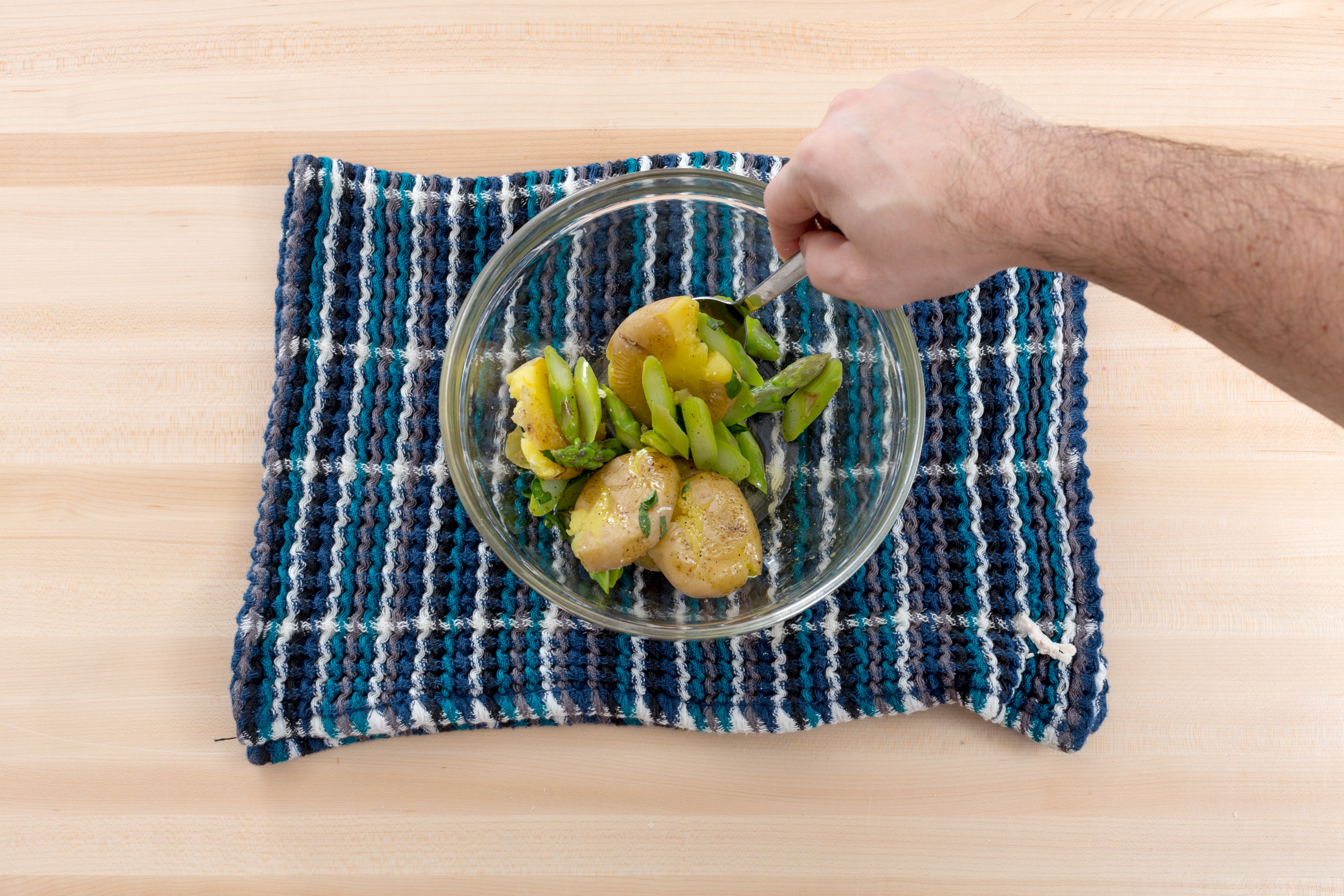 recipe-step-image-Cook the potatoes & asparagus:}