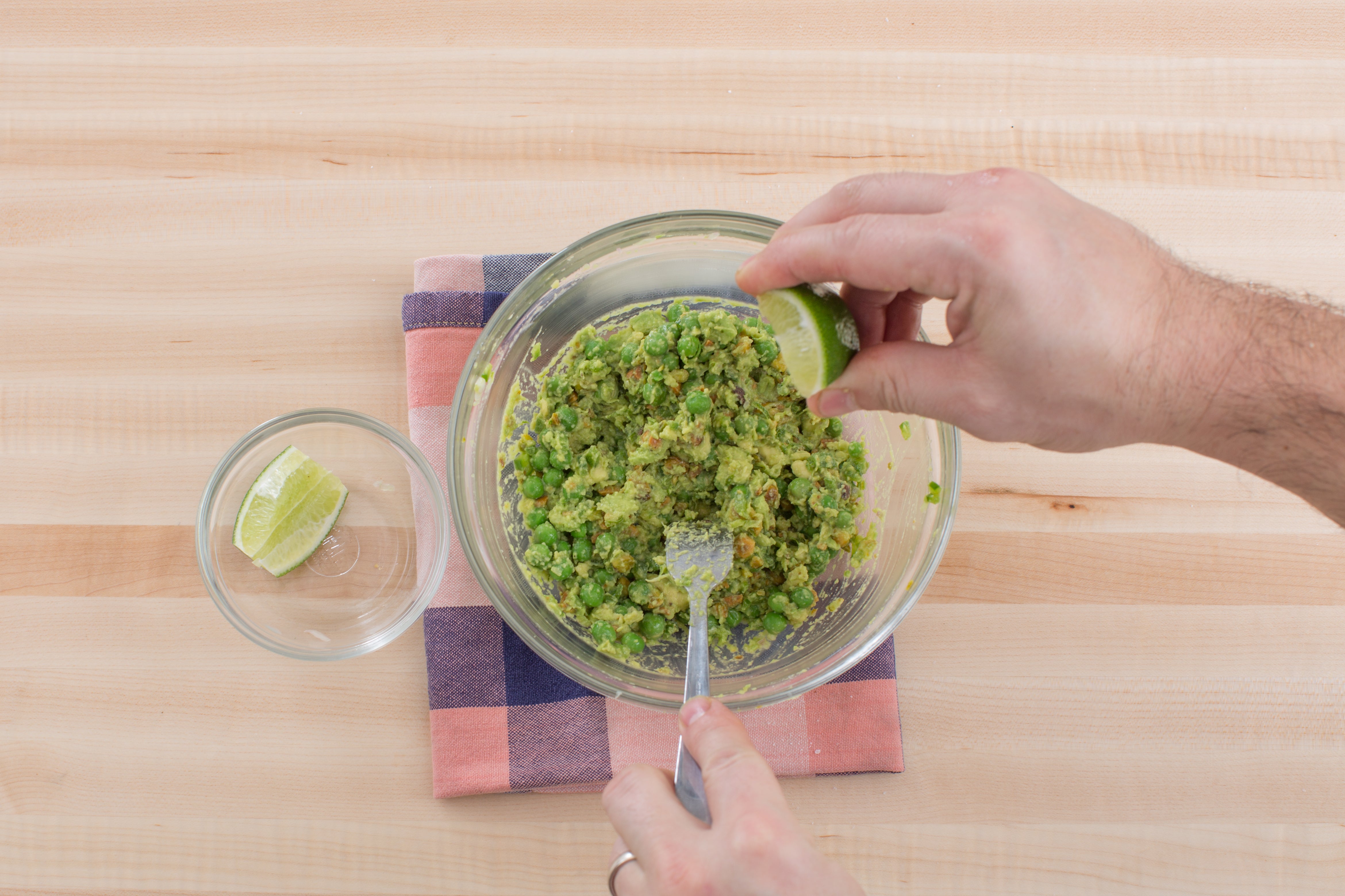 recipe-step-image-Make the guacamole:}