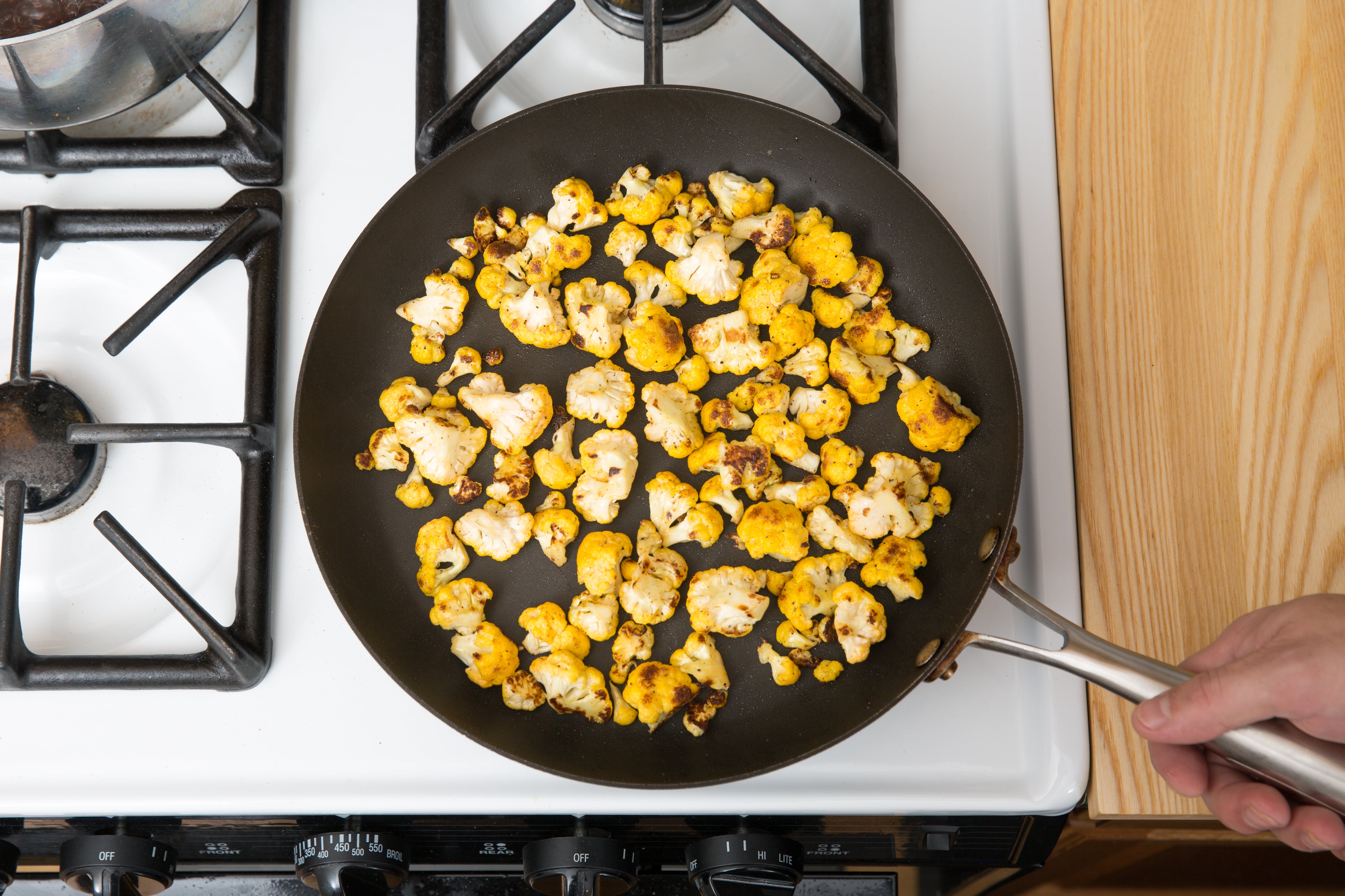 recipe-step-image-Cook the cauliflower:}