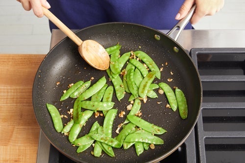 recipe-step-image-Cook the snow peas:}