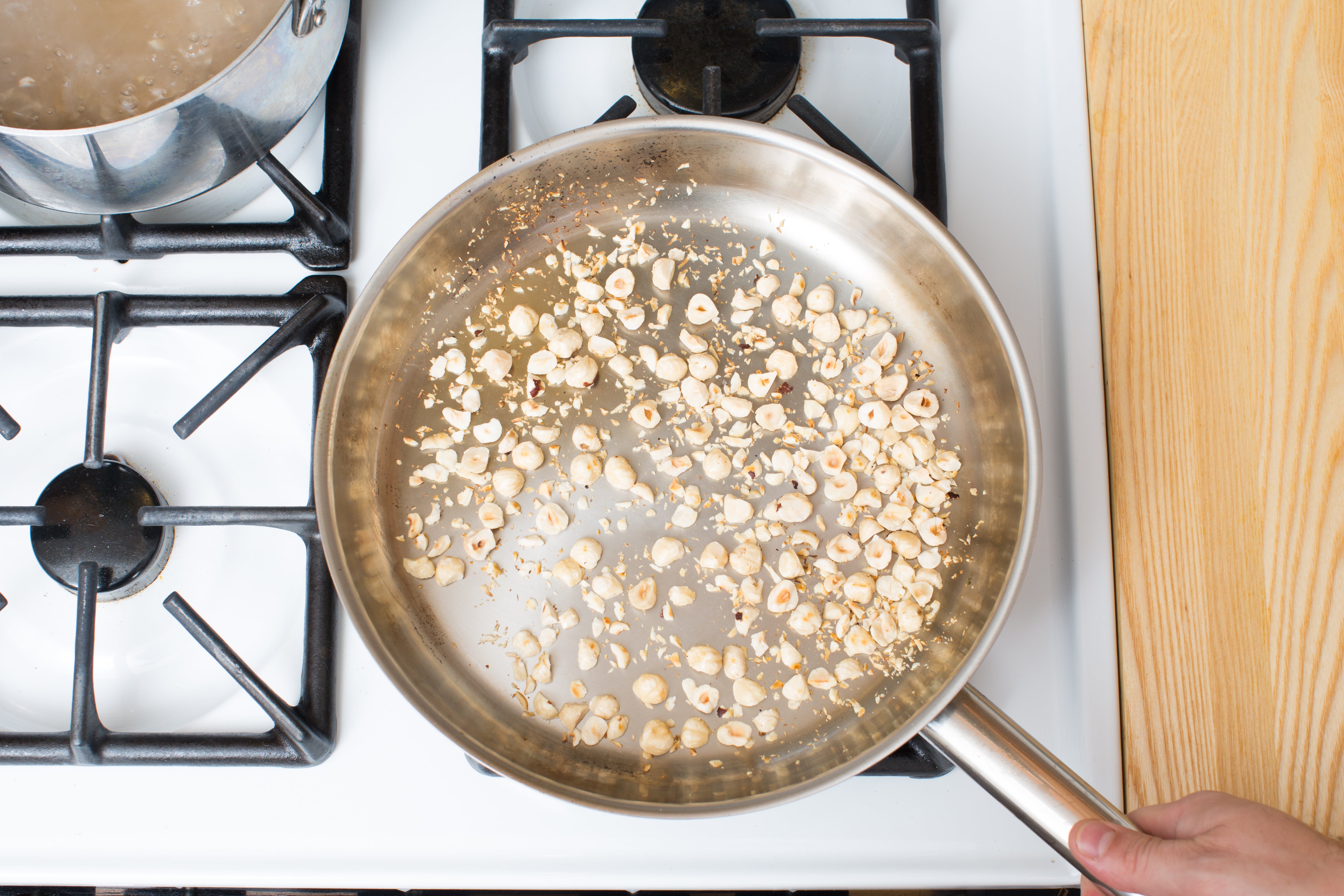 recipe-step-image-Toast the hazelnuts:}