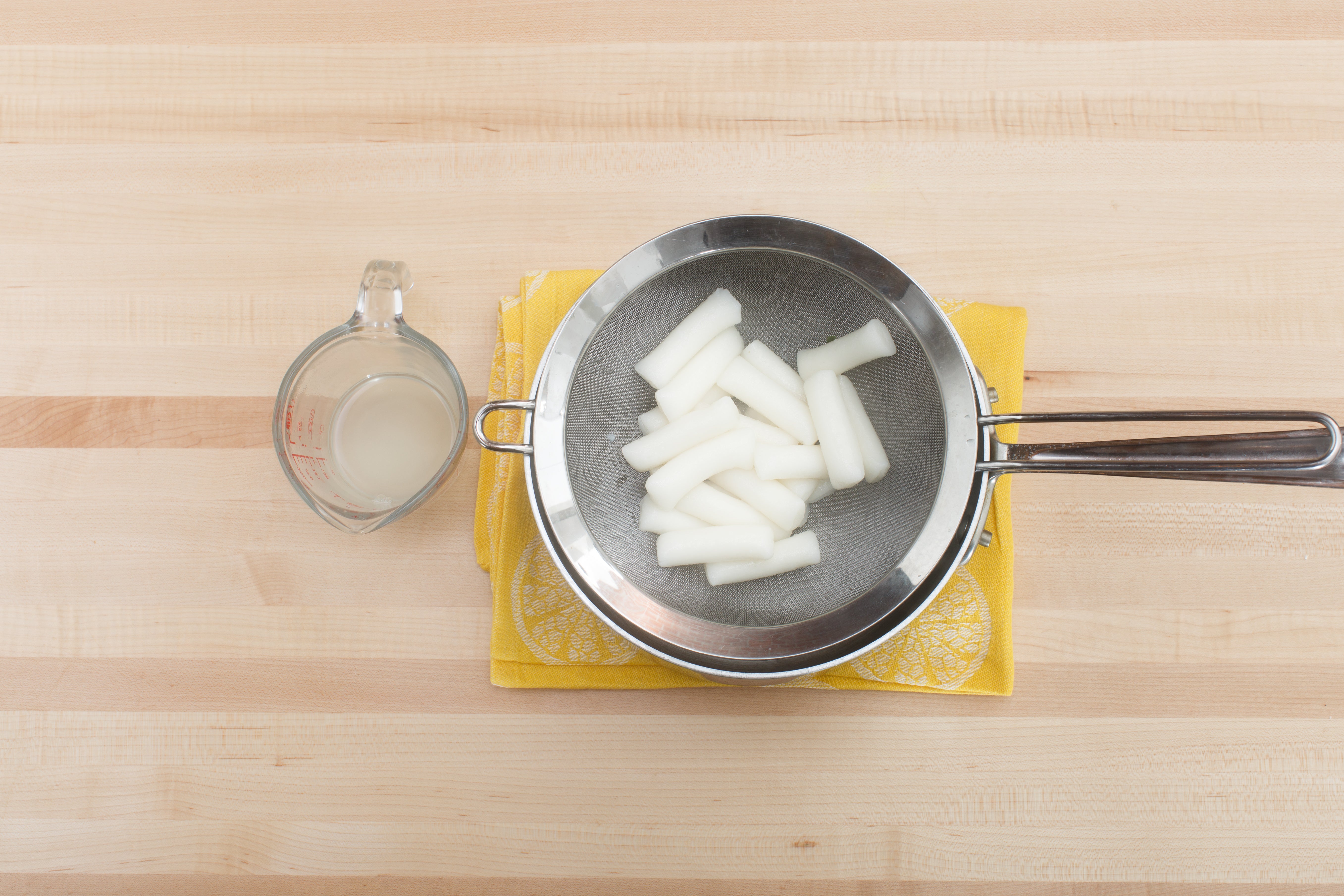 recipe-step-image-Cook the rice cakes:}