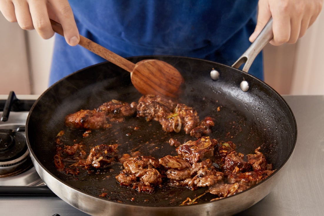 recipe-step-image-Cook the beef:}
