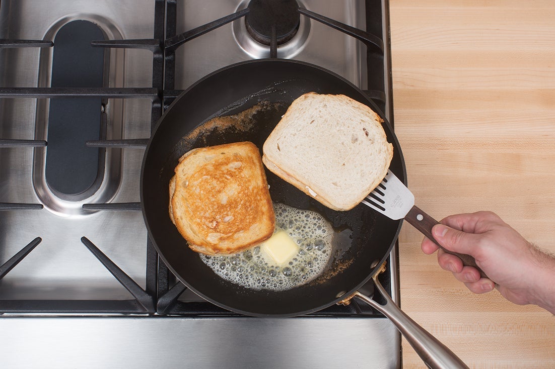 recipe-step-image-Cook the sandwiches:}