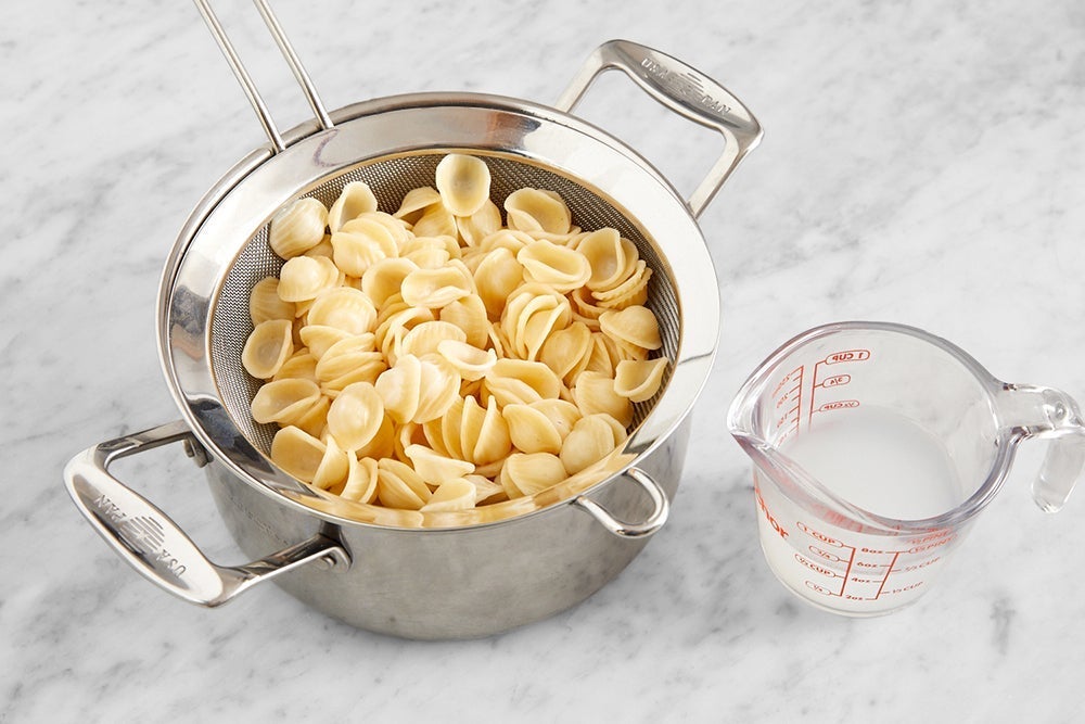 recipe-step-image-Cook the pasta }