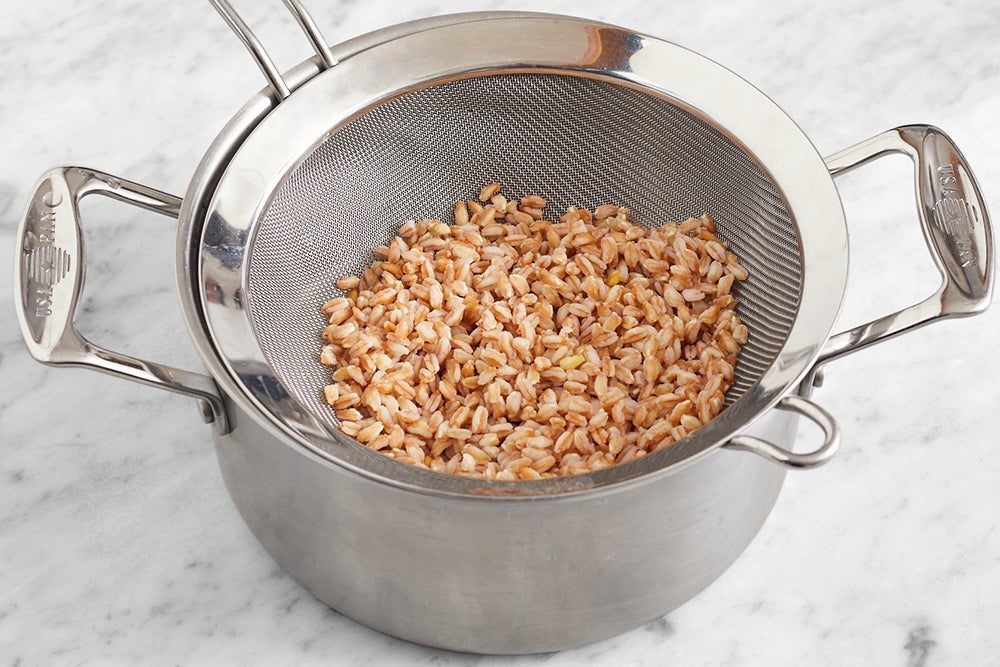 recipe-step-image-Cook the farro}