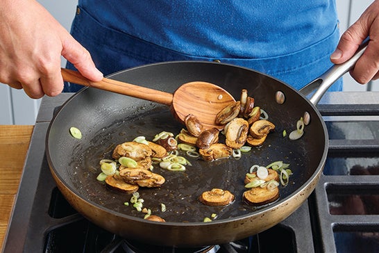 recipe-step-image-Cook the mushrooms}