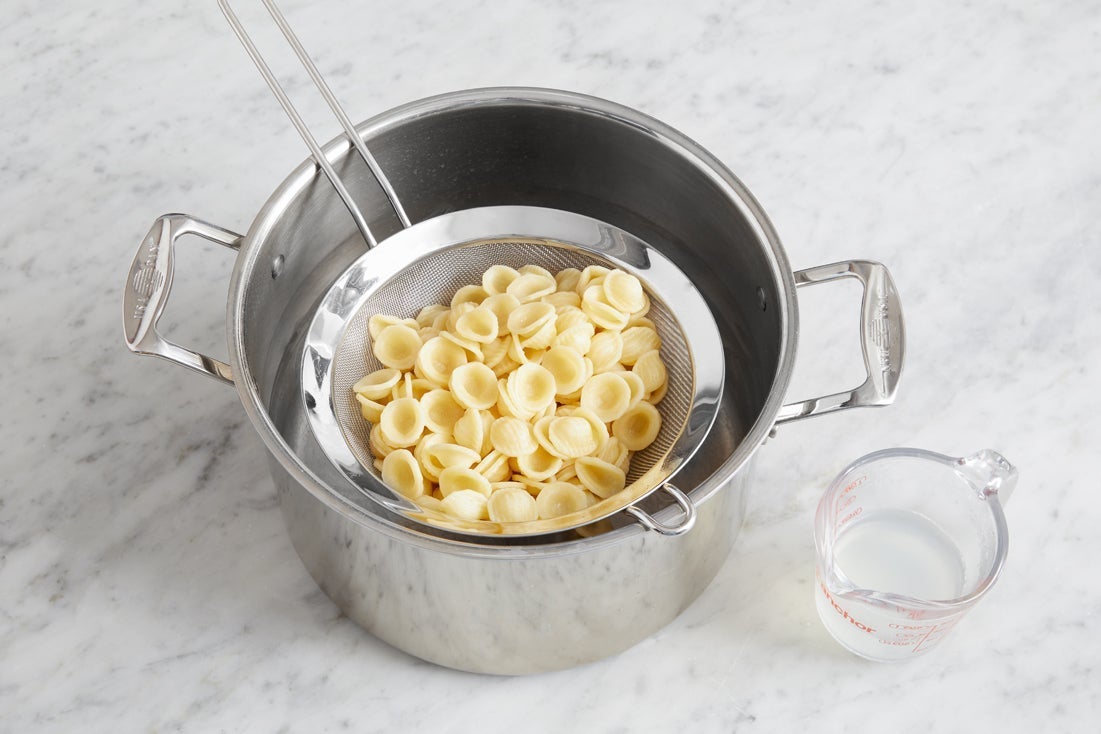 recipe-step-image-Cook the pasta}